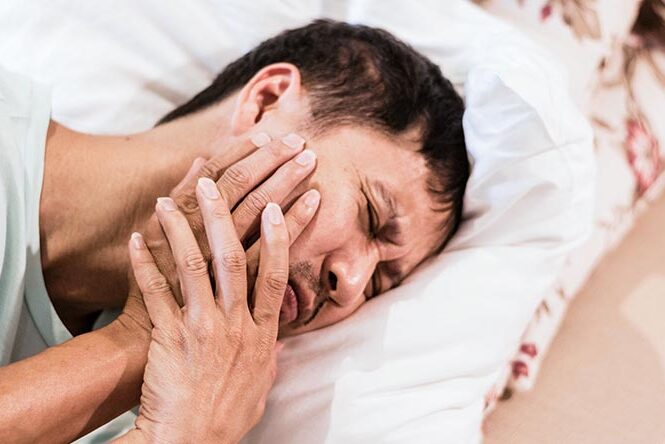 Knacken im Kiefer, ein Grund zur Sorge?